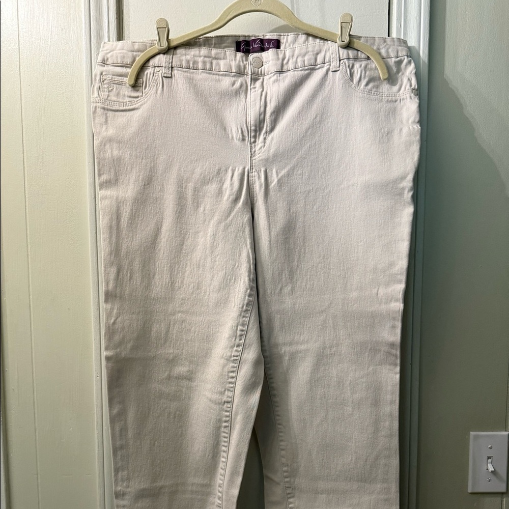 Three pair Gloria Vanderbilt 20w cotton Jean style pants - Picture 9 of 9